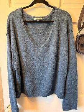 american eagle navy blue v neck sweater
